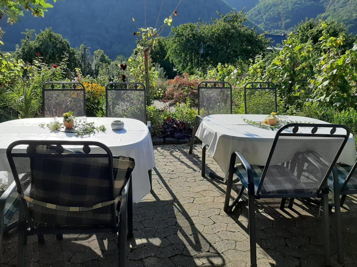 Weingut Erich Serwazi Mesenich Dış mekan fotoğraf