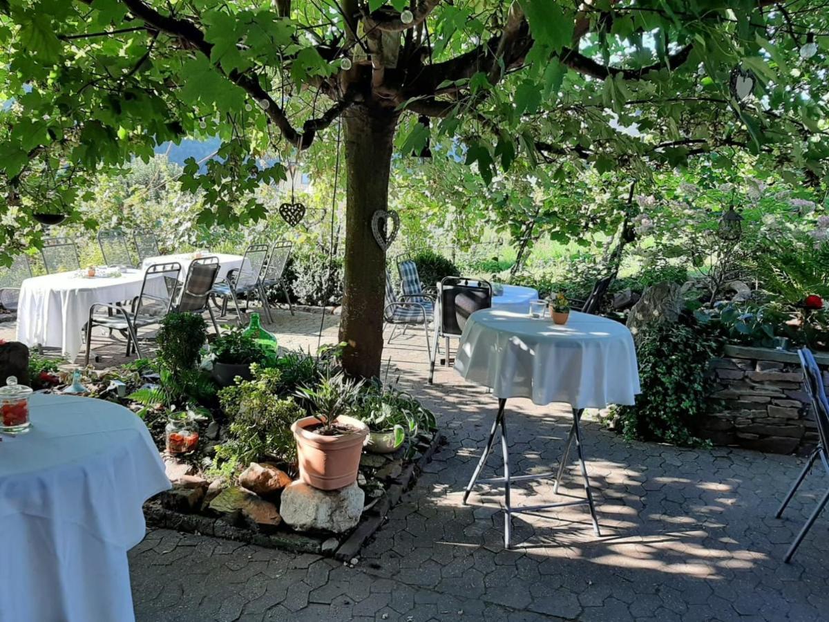 Weingut Erich Serwazi Mesenich Dış mekan fotoğraf